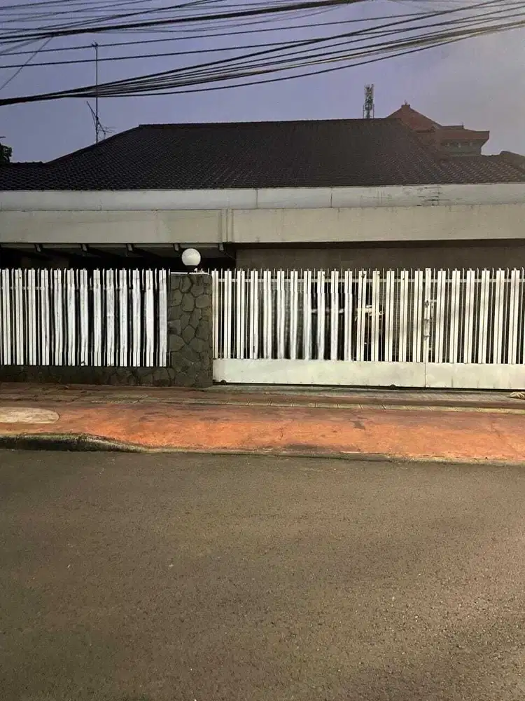 Disewakan Rumah Rapih Lokasi Strategis di Cempaka Putih Jakarta Pusat