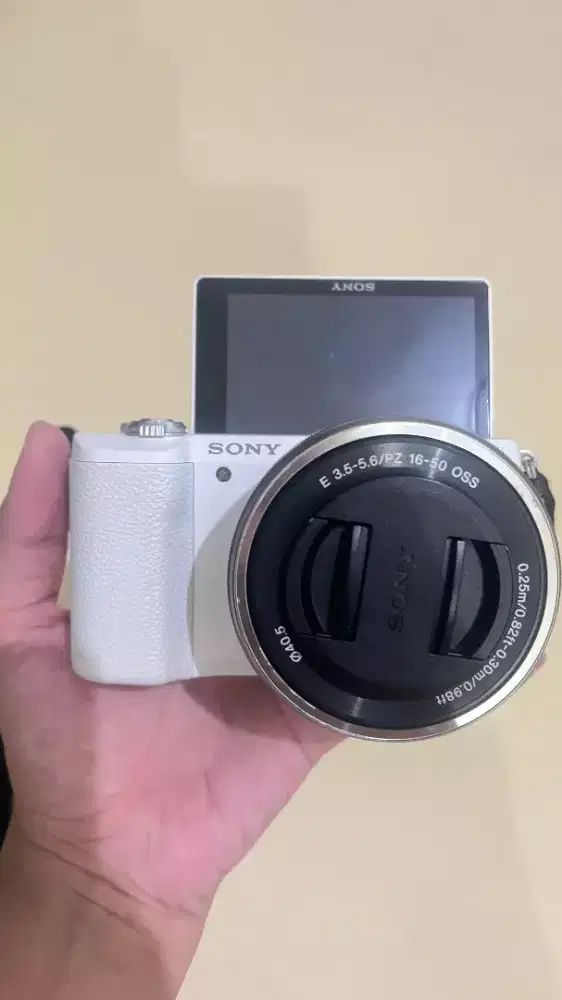 Mirrorless camera Sony A5100