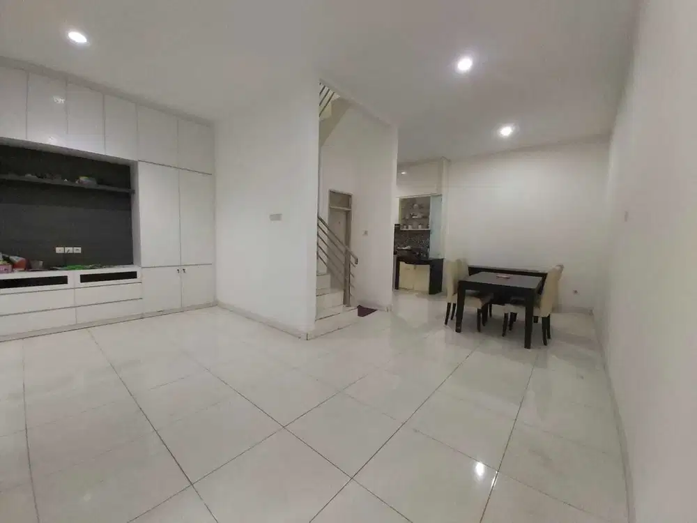Dijual Rumah 3 Lantai di Citra 5 Cengkareng, Jakarta Barat