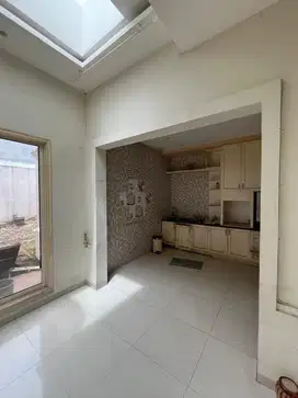 Dijual langka rumah Emerald Pondok Hijau Golf Gading Serpong