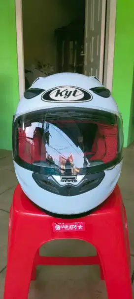 Dijual helmet kyt full face second putih bersih