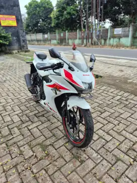 Dijual Suzuki GSX 150R tahun 2017 surat lengkap mesin bagus