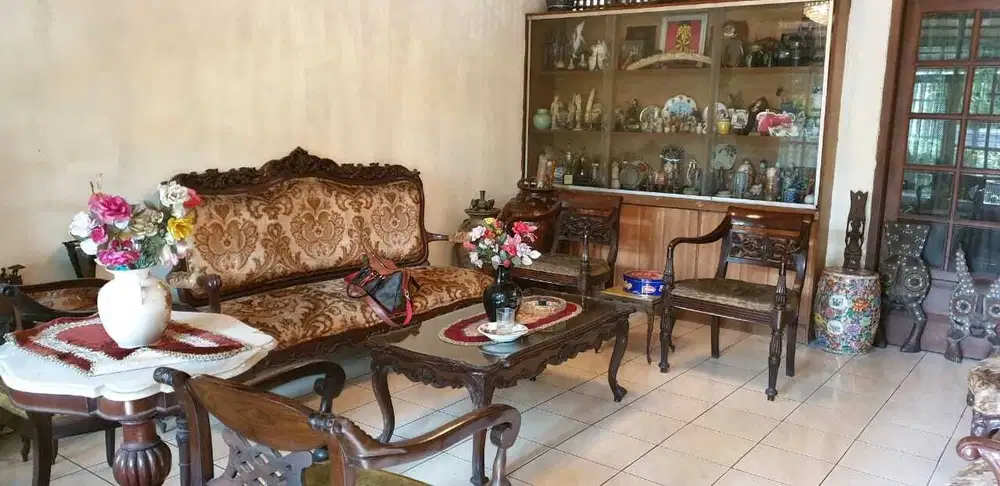 DIJUAL Rumah dengan tanah luas di Jalan Batu Ampar, Jakarta Timur