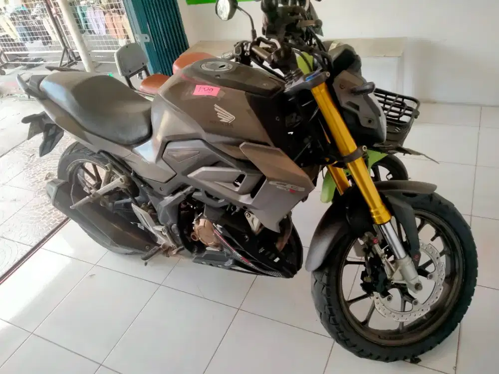 Dijual motor CB150R tahun 2021