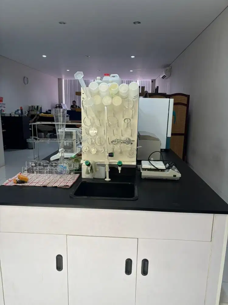 Meja lab untuk industri