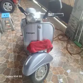 Di jual vespa sprint thn'1978 warna abu-abu sudah cdi.