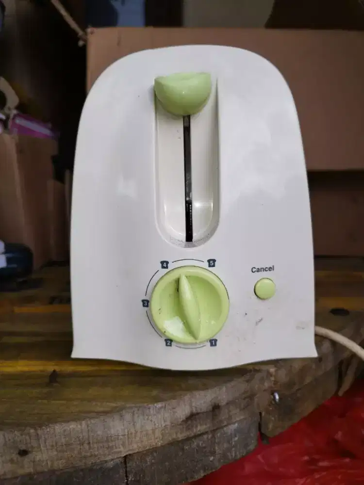 Alat panggang Roti elektrik