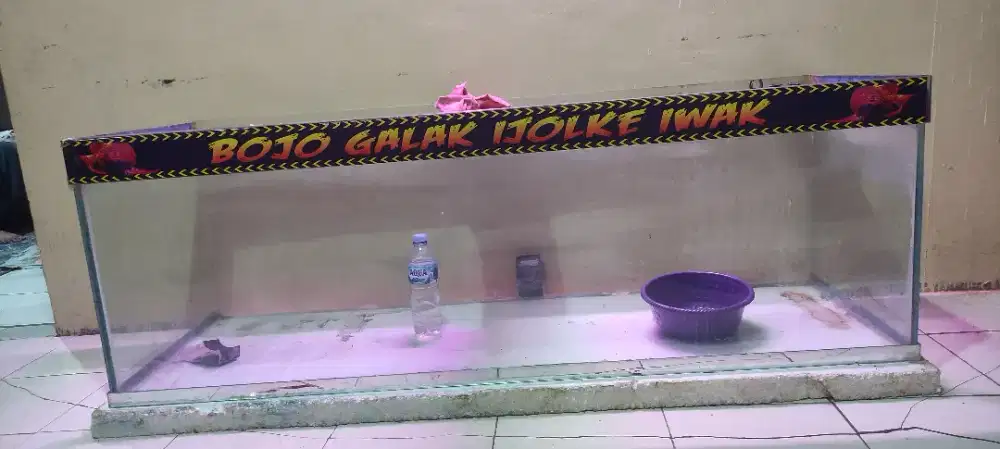 Aquarium bekas tapi bening