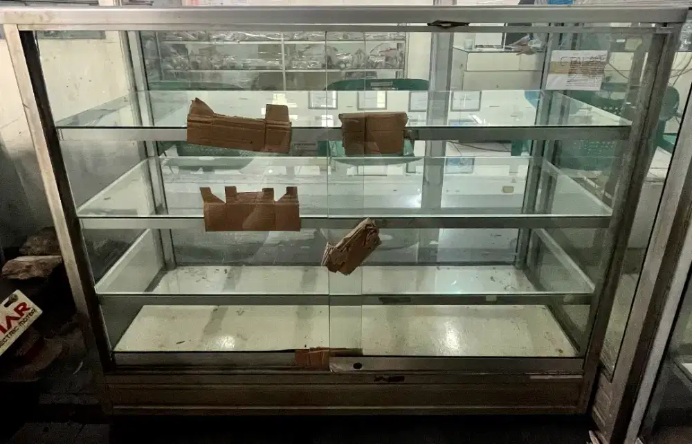 ETALASE KACA JUALAN