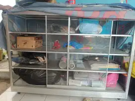 Etalase kaca bekas