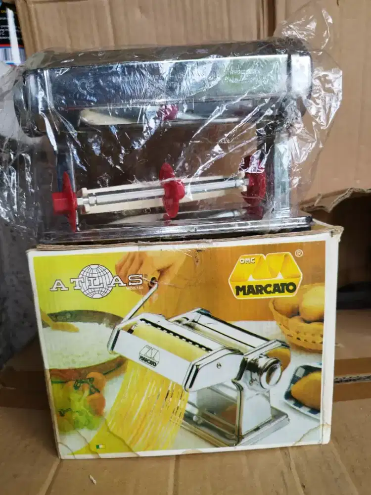 Atlas Marcato, pasto noodle maker.