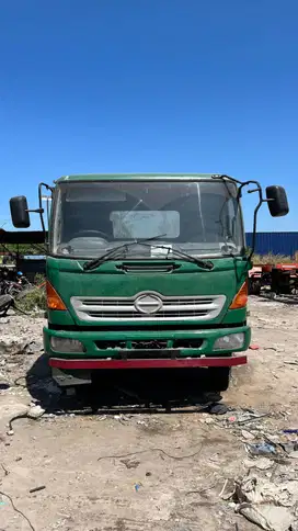 TRAILER HEAD HINO SG260 TAHUN 2008