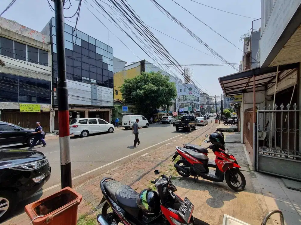 Disewakan Ruko 4 Lt Eks Toko Bahan Bangunan Lokasi Strategis Pinangsia