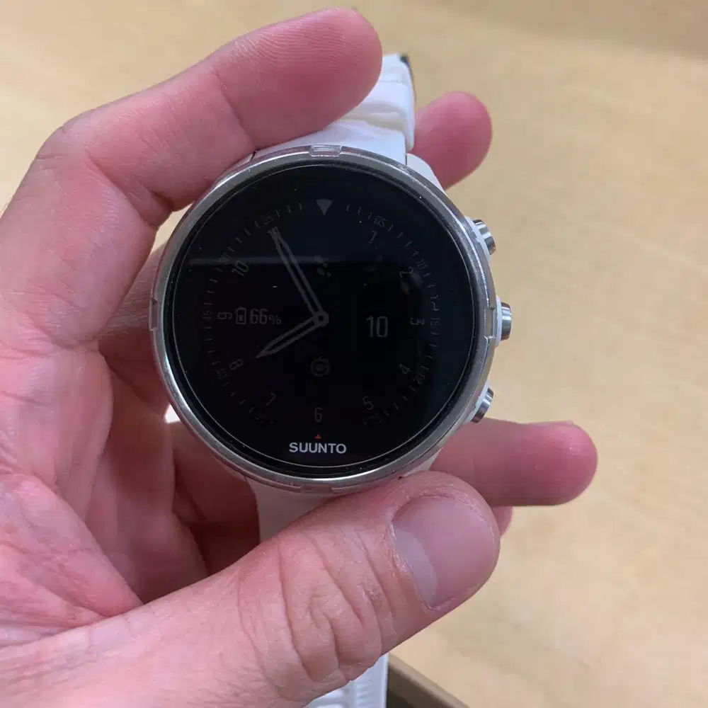 Suunto 9 non baro ( non g shock, guess, seven friday )