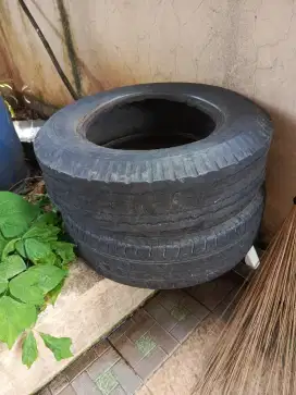 Ban bekas masih lumayan tebal