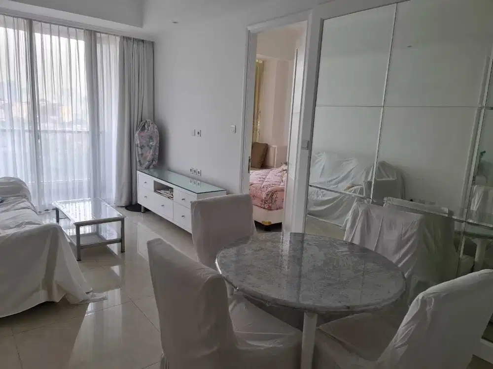 Dijual Apartemen 3 BR Semi Furnish di Taman Anggrek Residence