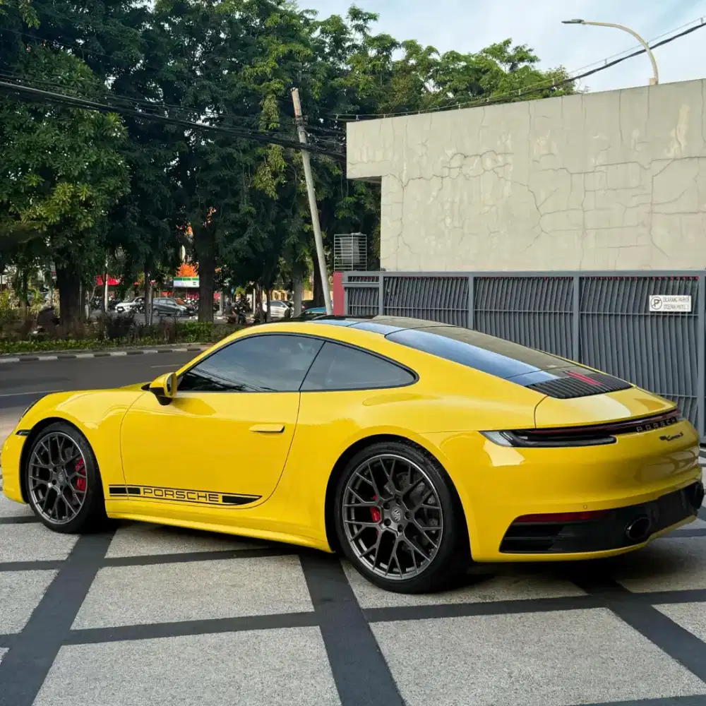 Only 2500 miles Porsche Carrera S 3.0 nik 2022 Full Specs