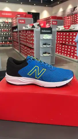 Sepatu new balance like new garansi toko