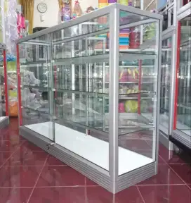 Etalase 1,5 Meter × 1 Meter Untuk Perlengkapan Toko