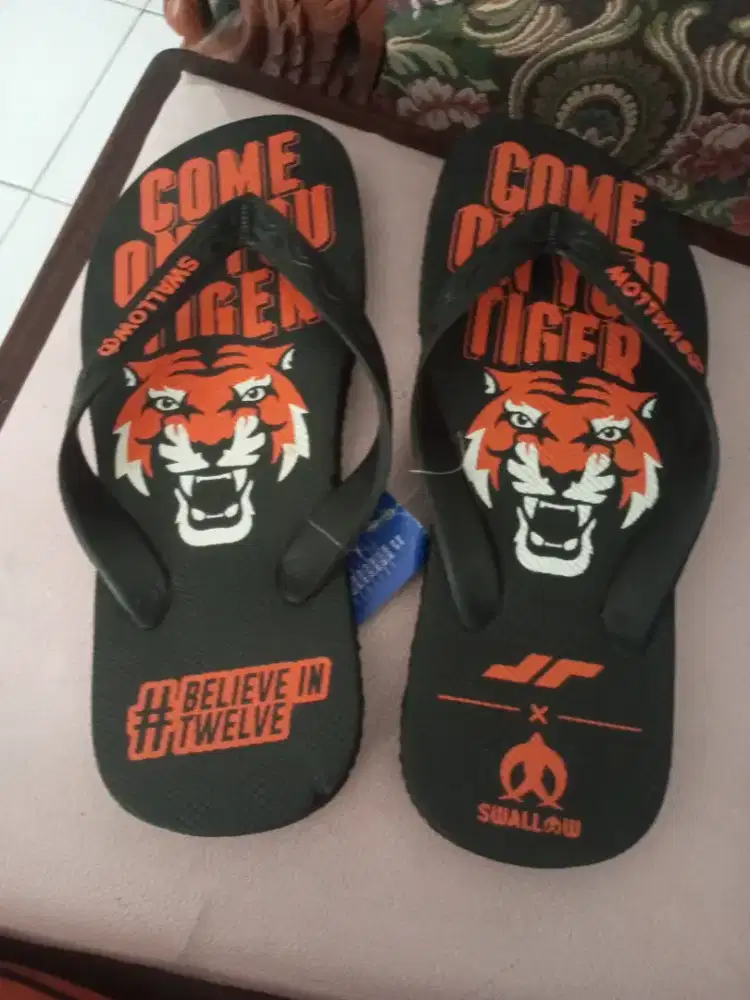 Sendal pria baru