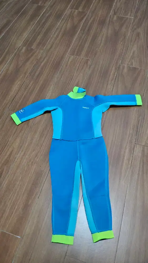 Baju renang hangat decathlon