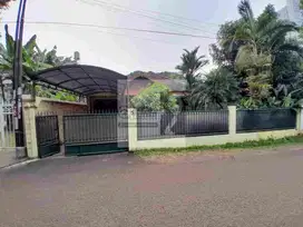 Dijual Rumah Old Money Hitung Tanah saja.