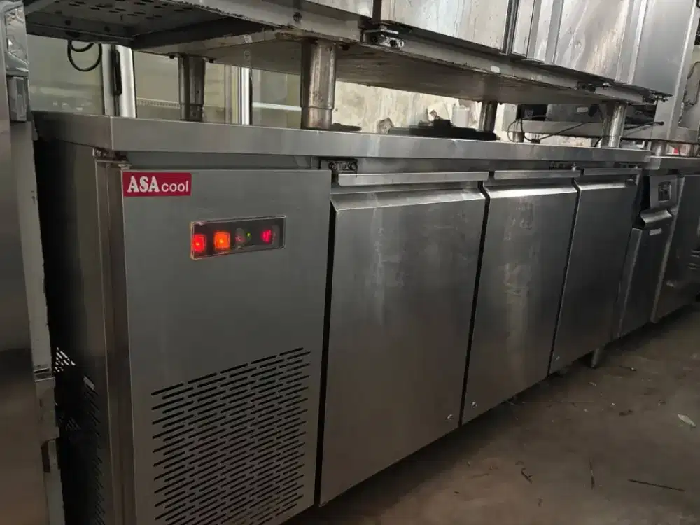 Undercounter chiller 3 pintu merk MRA