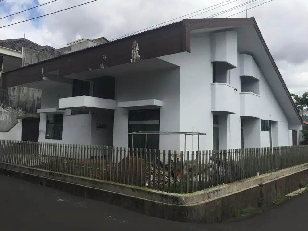 Rumah Hoek akses 2 mobil Lokasi Strategis Cipinang Muara