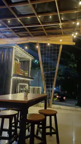 DIJUAL SET MEJA BANGKU CAFE SETETIK