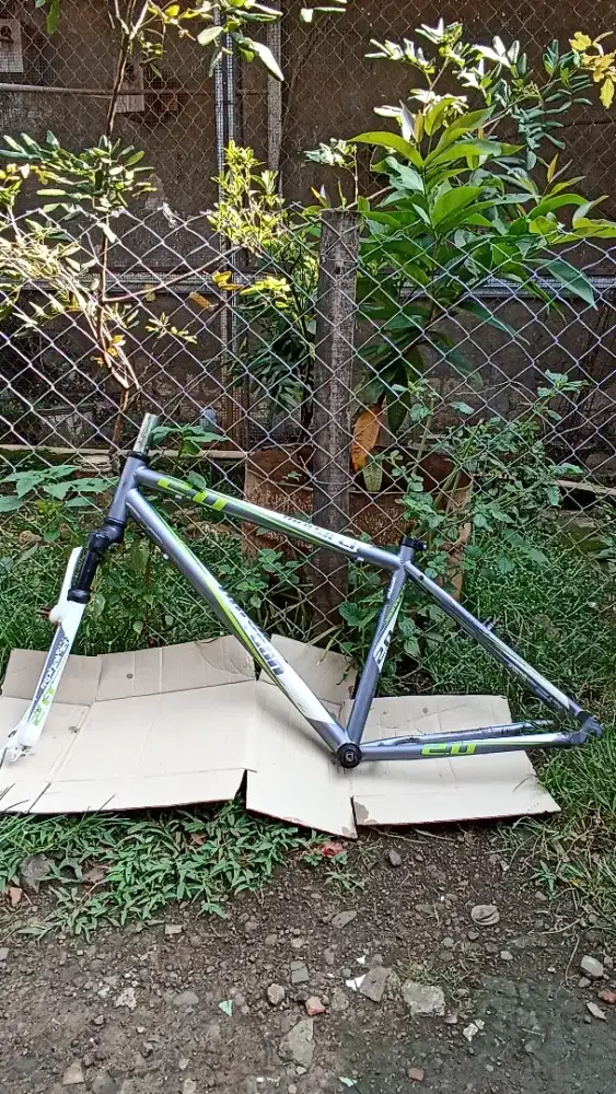 Frame polygon monarch 2.0 / bahan commuter bike / batangan sepeda