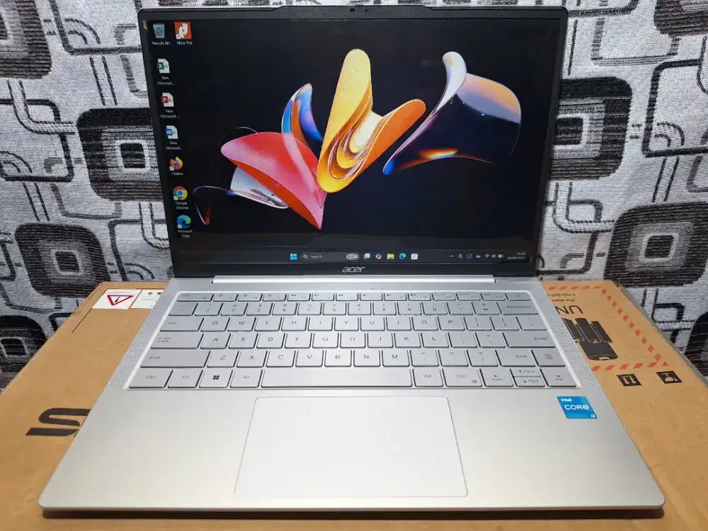 Laptop Acer Core i3 gen 12 ram 8gb ssd 512gb Layar WUXGA mantapp