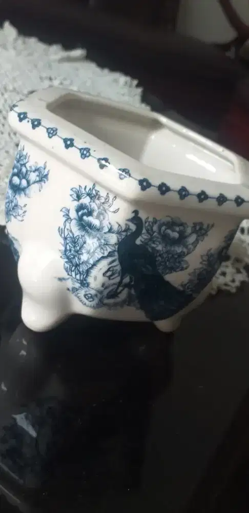 Guci Biru antik mini burung merak