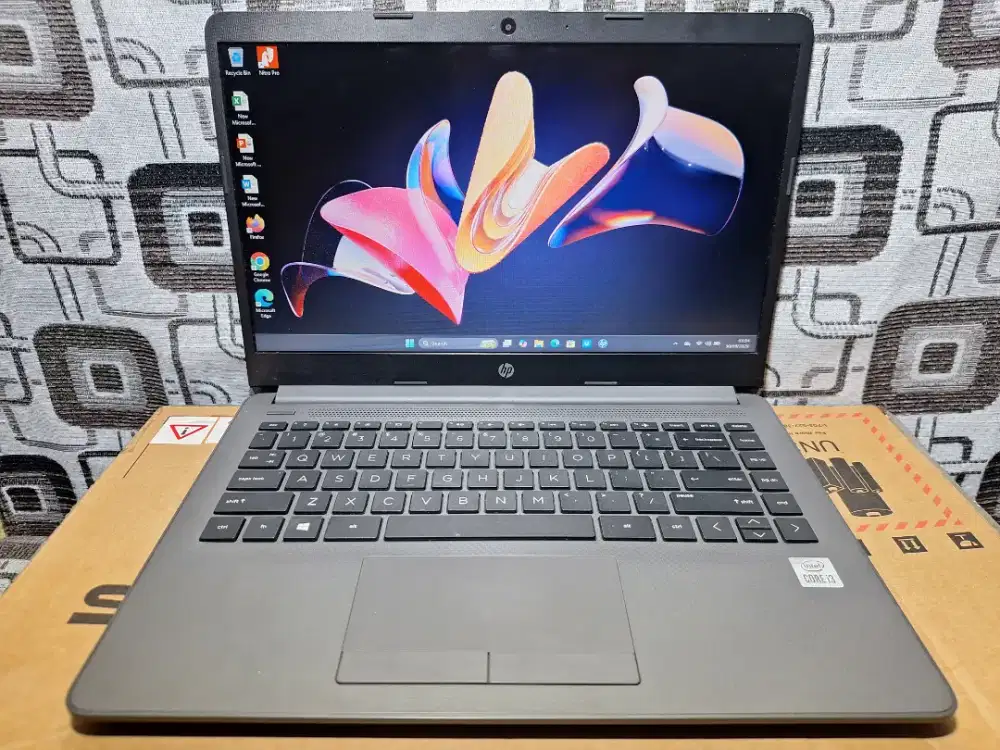 Laptop Hp 240 G8 core i3 gen 10 ram 8gb ssd bazelless windows ori