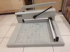 Mesin Pemotong Kertas Manual 888
