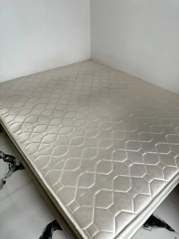 Divan dan kasur spring bed