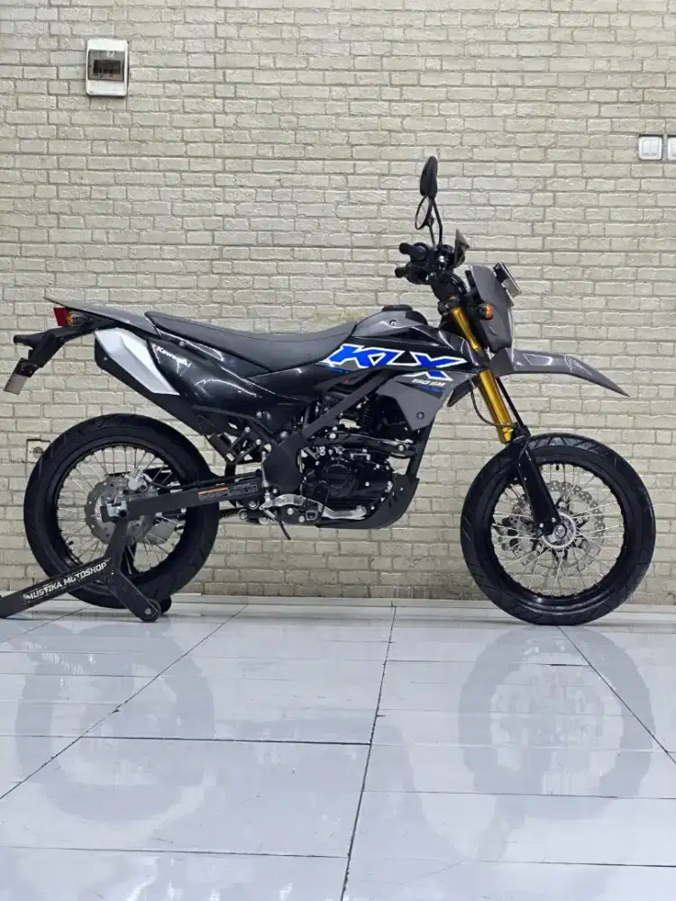 ODO 6RB‼️ Kawasaki KLX 150 SM SE Pmk 2024 Likenew
- Mustika Motoshop