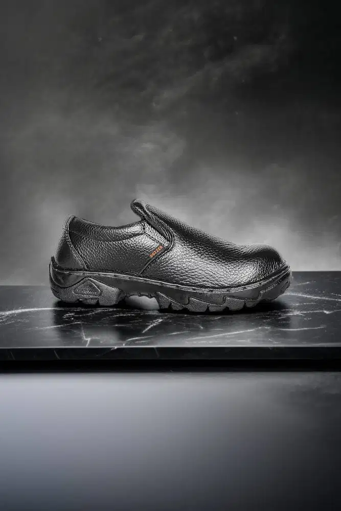 Pengrajin sepatu boots pria Kepanjen