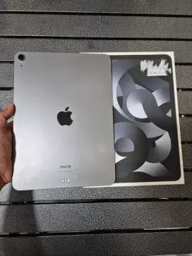 iPad air 5 64gb WiFi only space gray bonus smart keyboard