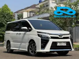 Toyota Voxy 2.0 At 2019 Putih