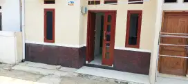 Rumah Di kontrakan Baru Bersih 
Kamar Tidur 2 
Kamar Mandi 1