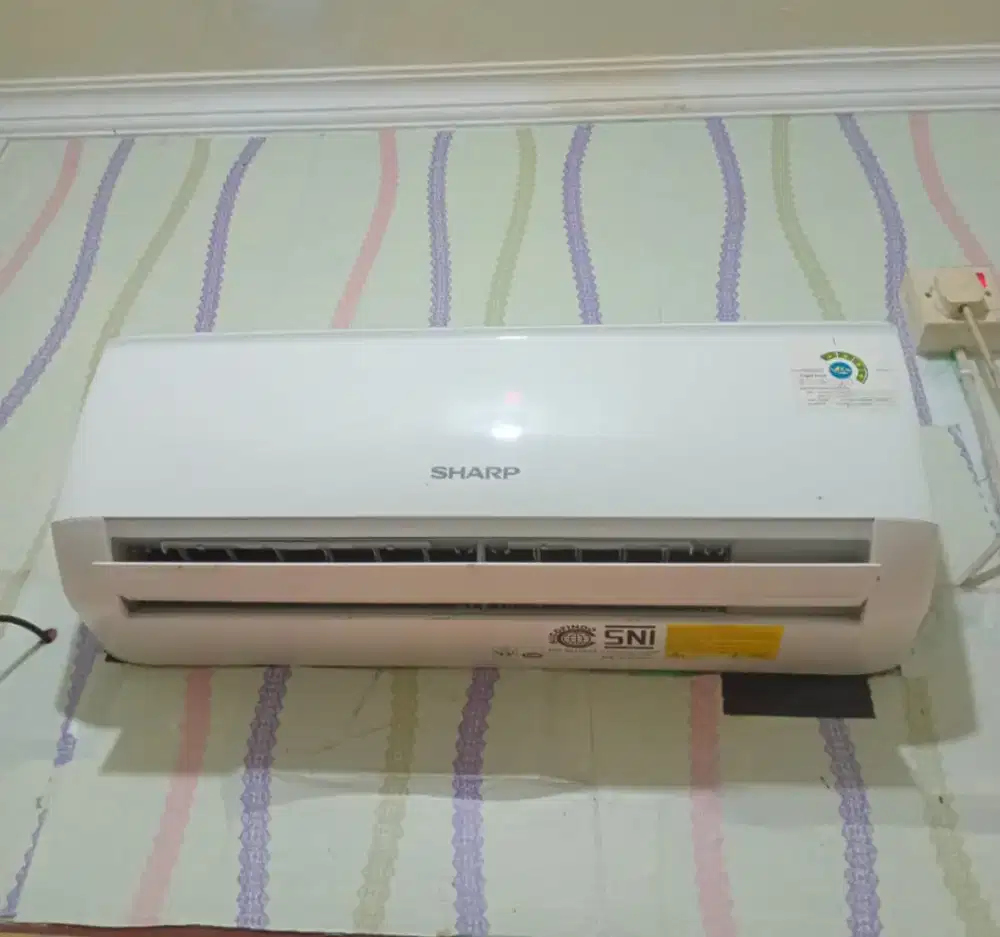 Dijual BU, AC Sharp bekas, nego tipis