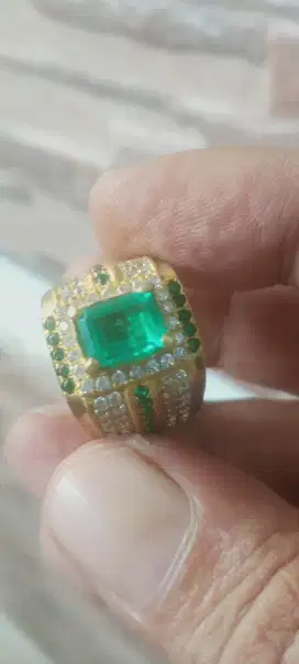 Batu emerald syntetic luster joss