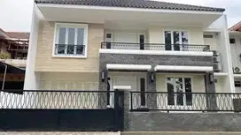 Rumah Villa Royal Cantik Baru Gress Premium Pakuwon City