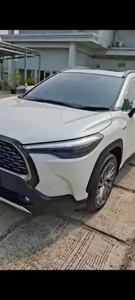 Di jual corolla cross hybrid tangan pertama siap pakai istimewa