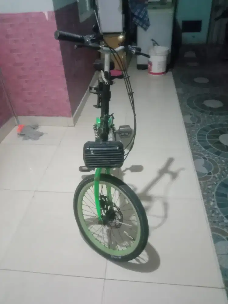 Sepeda lipat bekas