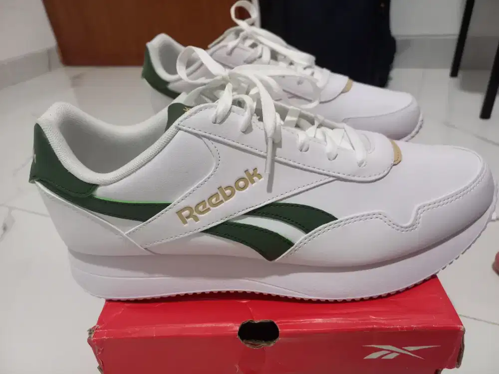 Reebok jogger lite warna putih