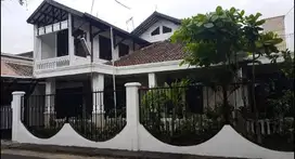 Murah! Rumah lama terawat Hook 2 lantai Siap Huni di Cikutra Baru Bandung