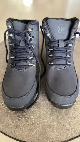 sepatu boot fire trap