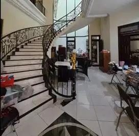 Rumah Siap Huni Villa Royal Dekat Pakuwon City Mall