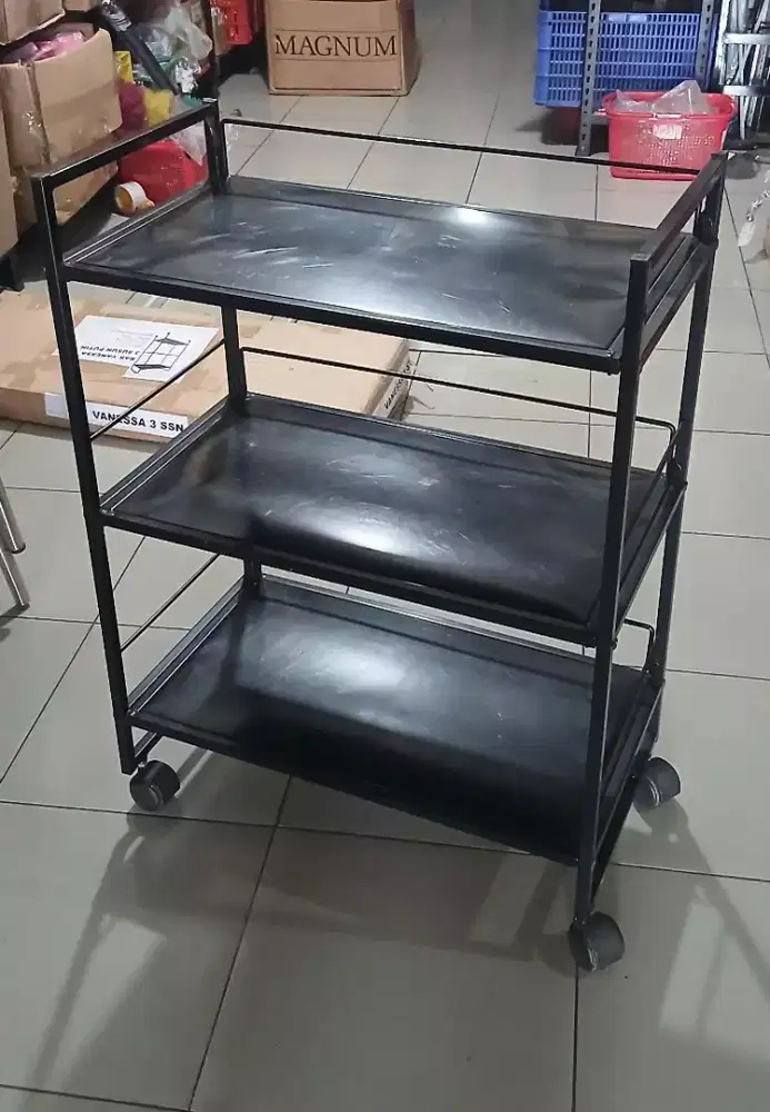 Rak display 3 susun